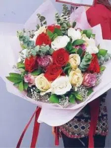 Top 8 Engagement Flower Bouquet Styles 7 30 Roses Bouquet