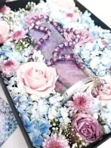 Custom Mom Flower Box for Mother's Day 3 Flower Box with Pashmina & Tasbih