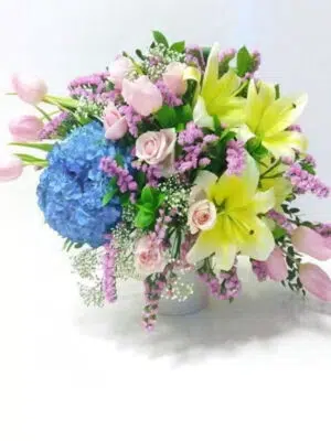 9 Chic Dining Table Flower Arrangements