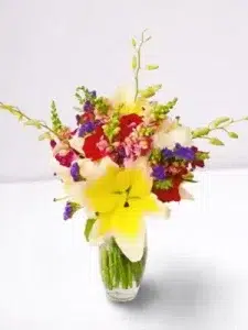 9 Chic Dining Table Flower Arrangements to Elevate Your Home 1 9 Chic Dining Table Flower Arrangements