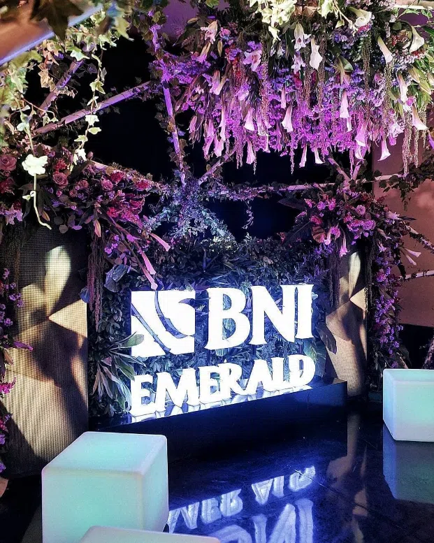 7 Eye-Catching Floral Backdrops for Product Events