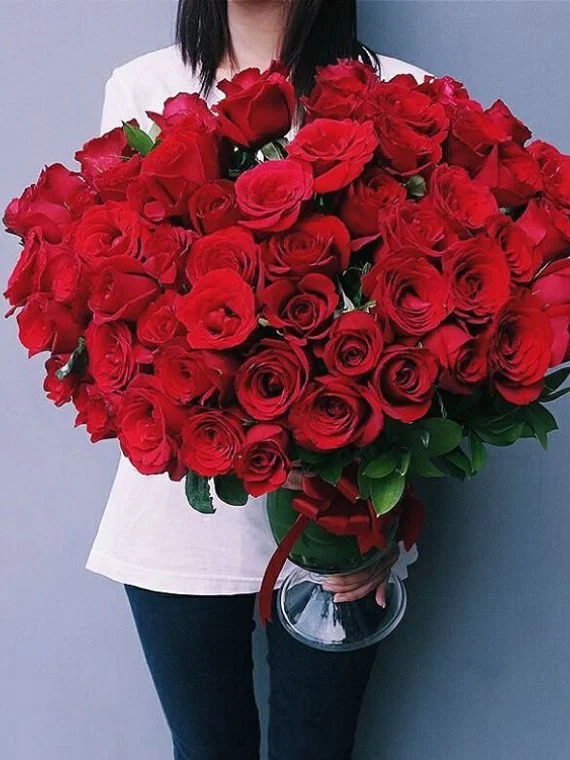 60 Roses in Vase
